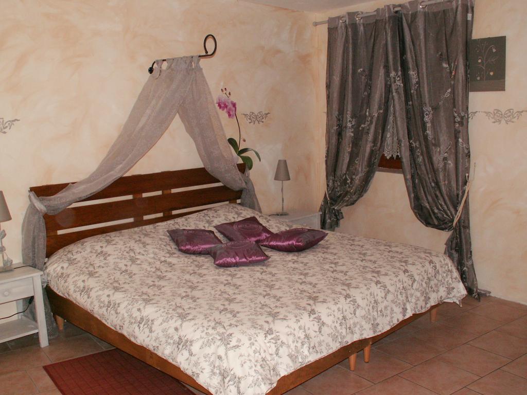 La Chartreuse Hotell Poilly-sur-Tholon Rum bild