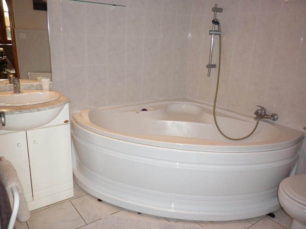 La Chartreuse Hotell Poilly-sur-Tholon Rum bild